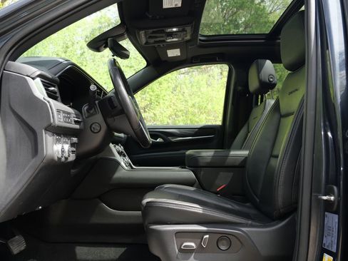 Used 2022 GMC Yukon Denali w/ Denali Premium Package AWD/4WD image 13