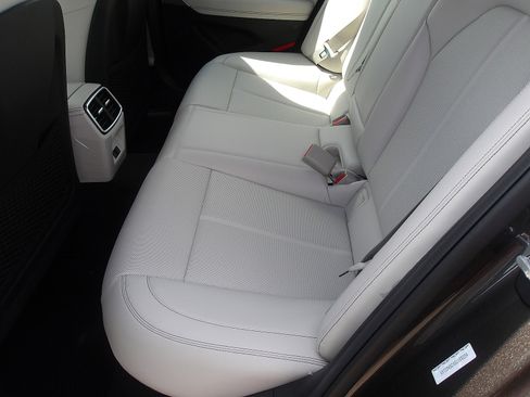 Used 2025 Genesis G70 2.5T image 11