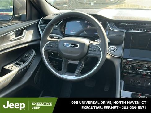 New 2025 Jeep Grand Cherokee Laredo w/ Luxury Tech Group I image 24