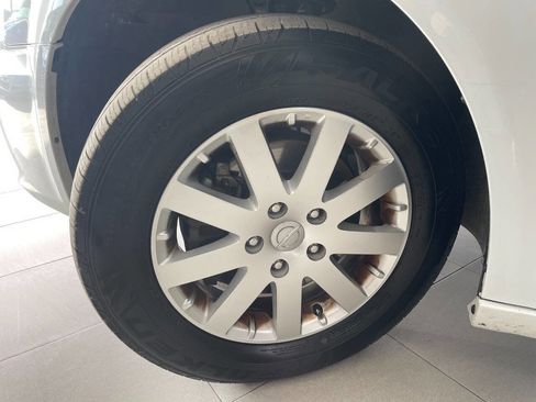 Used 2016 Chrysler Town & Country Touring image 12