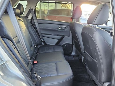 Used 2025 Nissan Rogue Platinum w/ Tech Package image 16