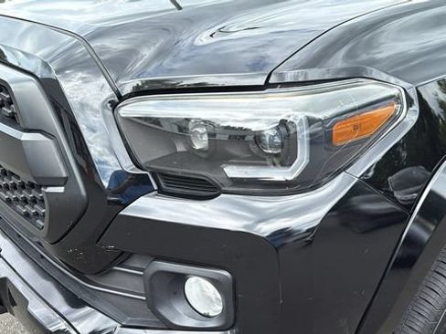 Certified 2022 Toyota Tacoma TRD Sport AWD/4WD image 7