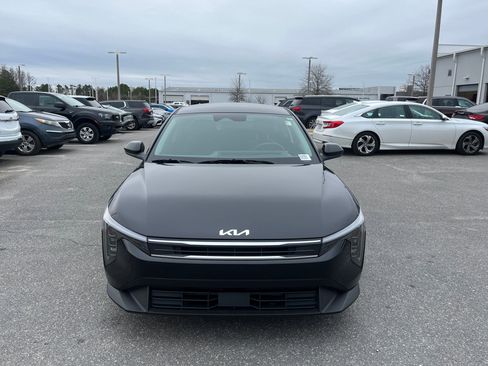Used 2025 Kia K4 LXS image 2