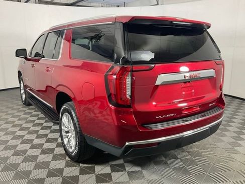 Used 2023 GMC Yukon XL SLT w/ SLT Premium Package AWD/4WD image 4
