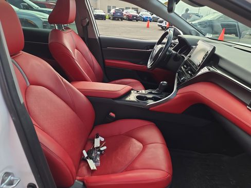 Used 2021 Toyota Camry XSE image 9