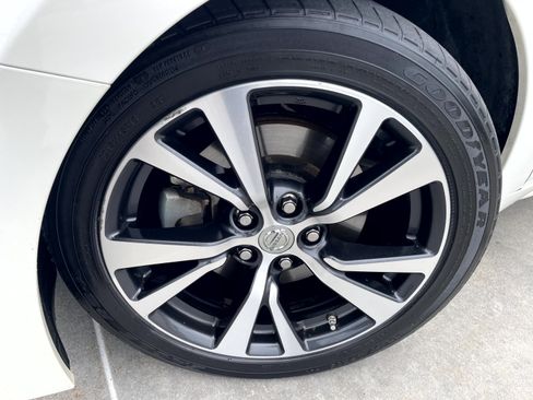 Used 2017 Nissan Maxima Platinum FWD image 6