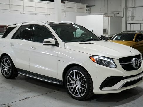 Used 2018 Mercedes-Benz GLE 63 AMG 4MATIC w/ Premium 3 Package image 8