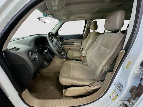 Used 2014 Jeep Patriot Sport w/ Power Value Group AWD/4WD image 13