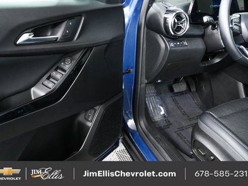 Used 2025 Chevrolet Equinox LT w/ Convenience Package II image 8