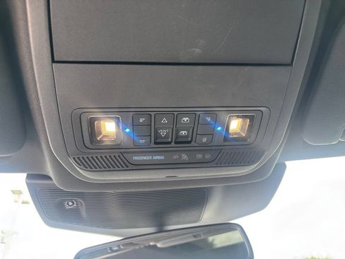 Used 2020 Ford Explorer Platinum w/ Premium Technology Package AWD/4WD image 39
