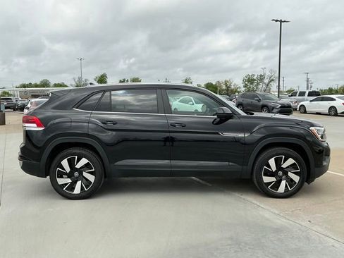 Used 2024 Volkswagen Atlas Cross Sport SE FWD image 2