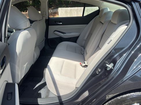 Used 2022 Nissan Altima 2.5 SV FWD image 34