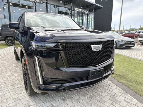 Used 2024 Cadillac Escalade Sport w/ LPO, ONYX Package AWD/4WD image 9