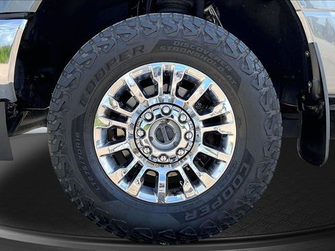 Certified 2020 Ford F250 XLT w/ XLT Premium Package AWD/4WD image 10