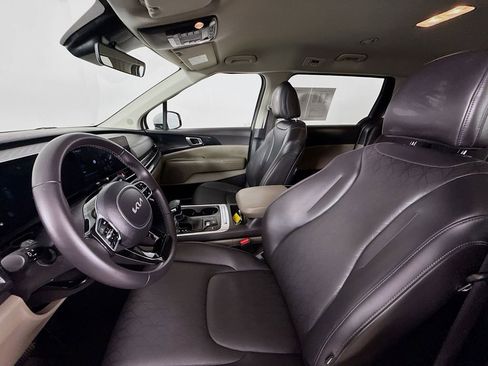 Used 2025 Kia Carnival image 23