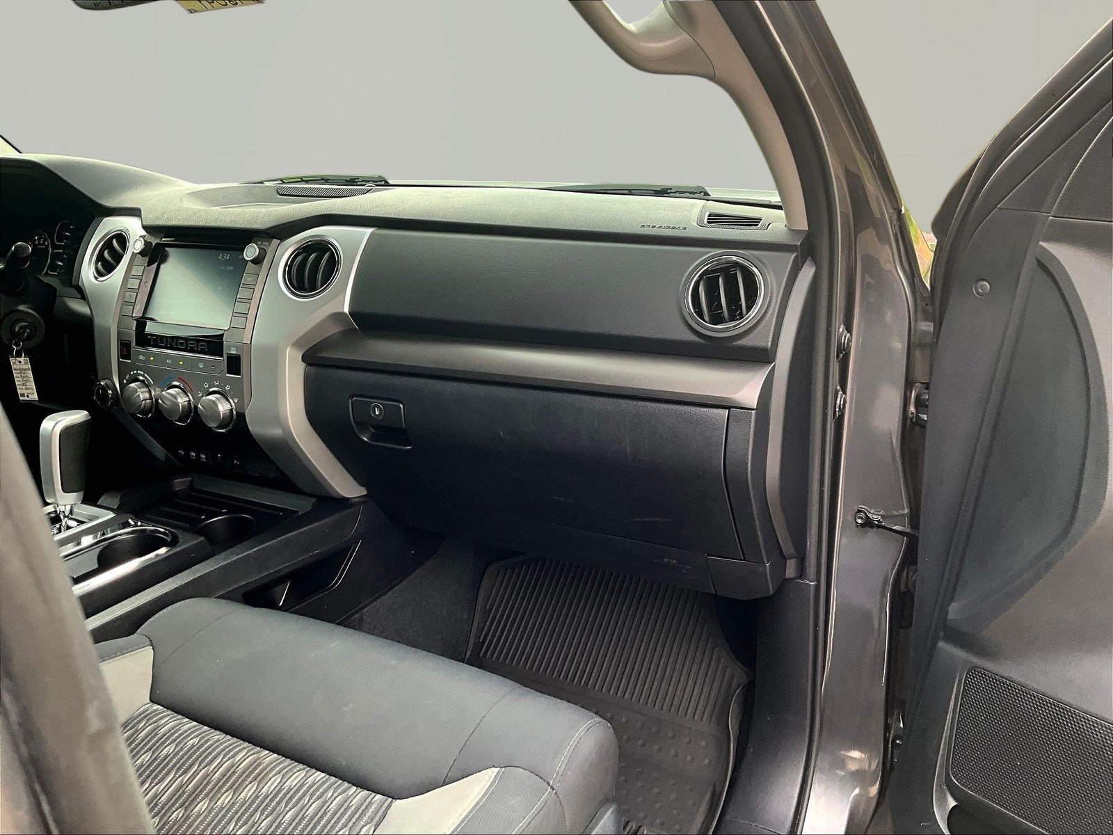 Used 2020 Toyota Tundra SR5 w/ SR5 Convenience Package AWD/4WD image 27