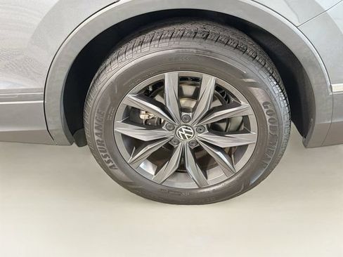 Used 2023 Volkswagen Tiguan SE FWD image 31