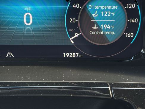 Used 2025 Volkswagen Atlas Cross Sport SE image 41