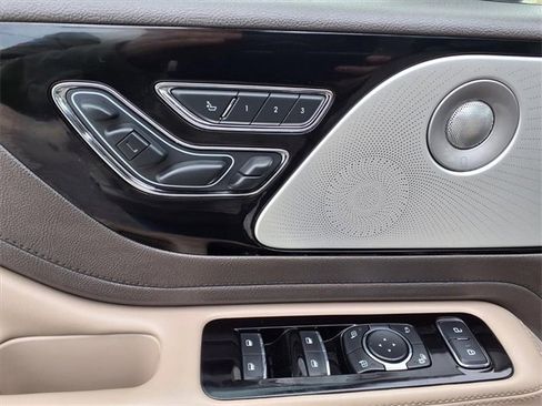 Used 2020 Lincoln Aviator Reserve w/ Equipment Group 201A image 8