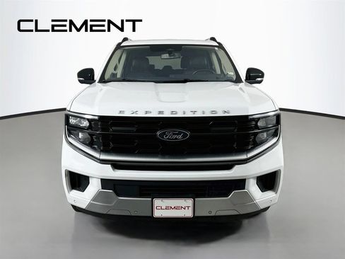 Certified 2025 Ford Expedition Platinum AWD/4WD image 3