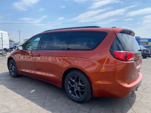 Used 2018 Chrysler Pacifica Touring-L Plus w/ S Appearance Package FWD image 7