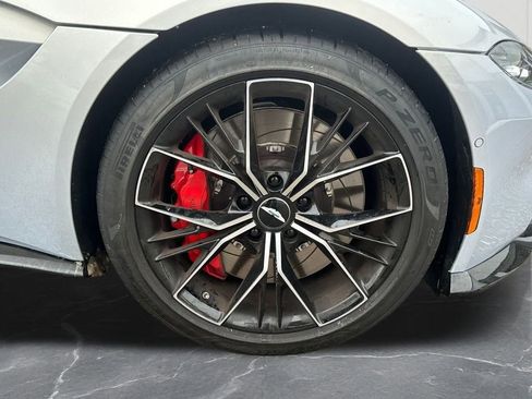 Used 2022 Aston Martin V8 Vantage Base image 30
