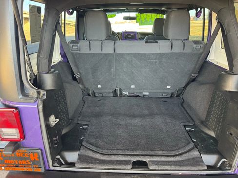 Used 2018 Jeep Wrangler Unlimited Sport S image 19