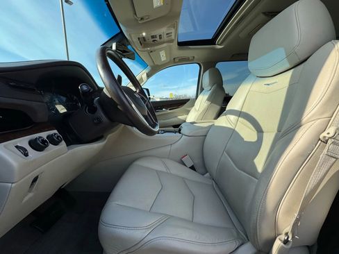 Used 2017 Cadillac Escalade Premium Luxury image 7