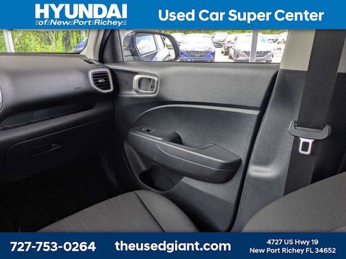 Certified 2025 Hyundai Venue SE FWD image 17