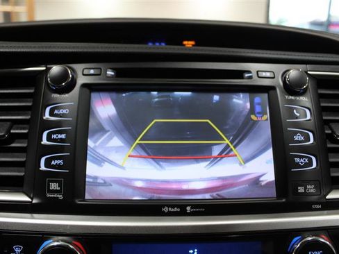 Used 2015 Toyota Highlander Limited AWD/4WD image 19