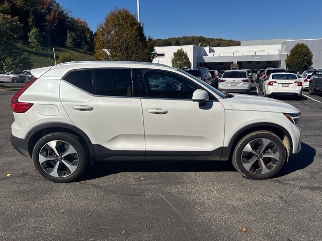 Used 2024 Volvo XC40 B5 Plus w/ Protection Package Premier AWD/4WD image 7