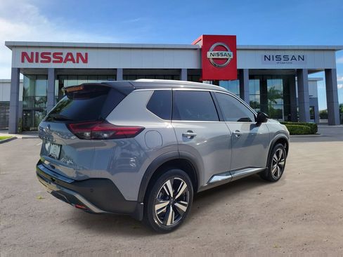 Used 2022 Nissan Rogue SL FWD image 2