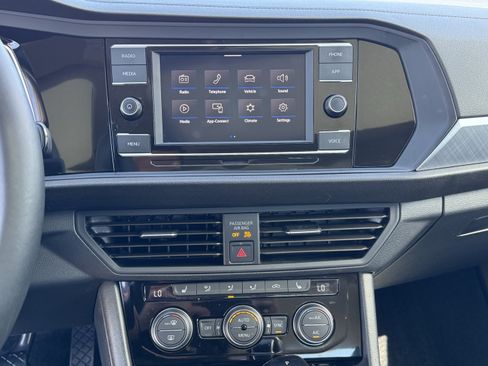 Used 2024 Volkswagen Jetta SE FWD image 21