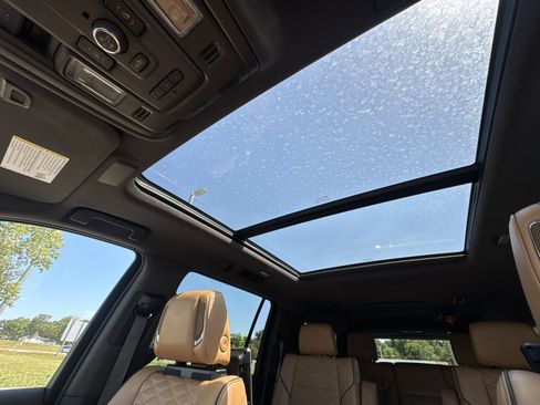 Certified 2023 Cadillac Escalade ESV Premium Luxury AWD/4WD image 21
