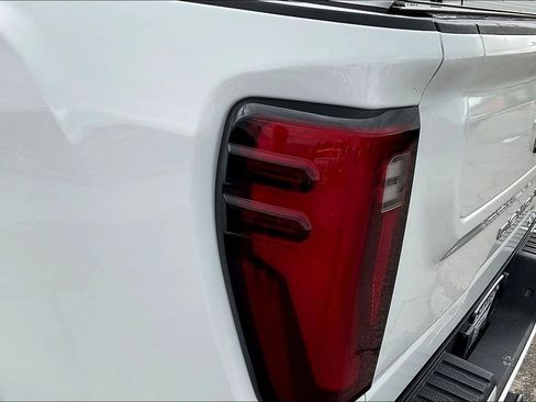 Used 2024 GMC Sierra 2500 Denali Ultimate AWD/4WD image 32