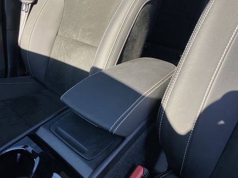 Used 2025 Volvo XC40 B5 Plus image 44