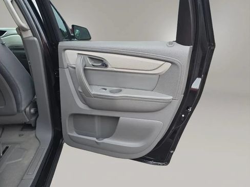 Used 2015 Chevrolet Traverse LT w/ Style and Technology Package FWD image 42