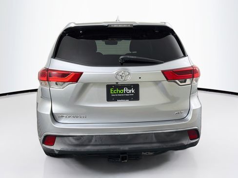 Used 2018 Toyota Highlander XLE FWD image 7