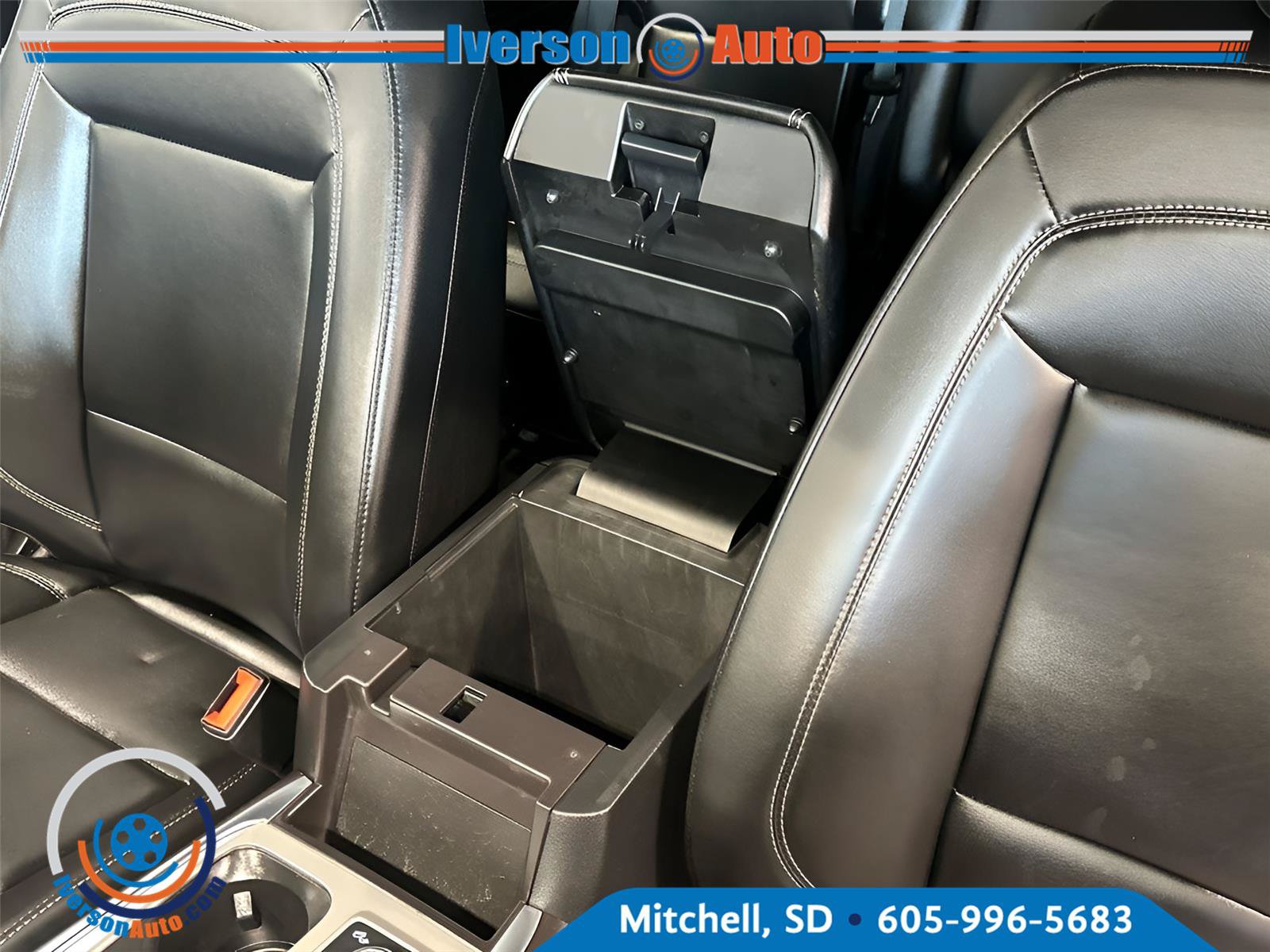 Used 2024 Ford Explorer XLT w/ Equipment Group 202A AWD/4WD image 23
