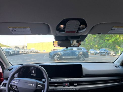 Used 2025 Kia K4 LXS image 32