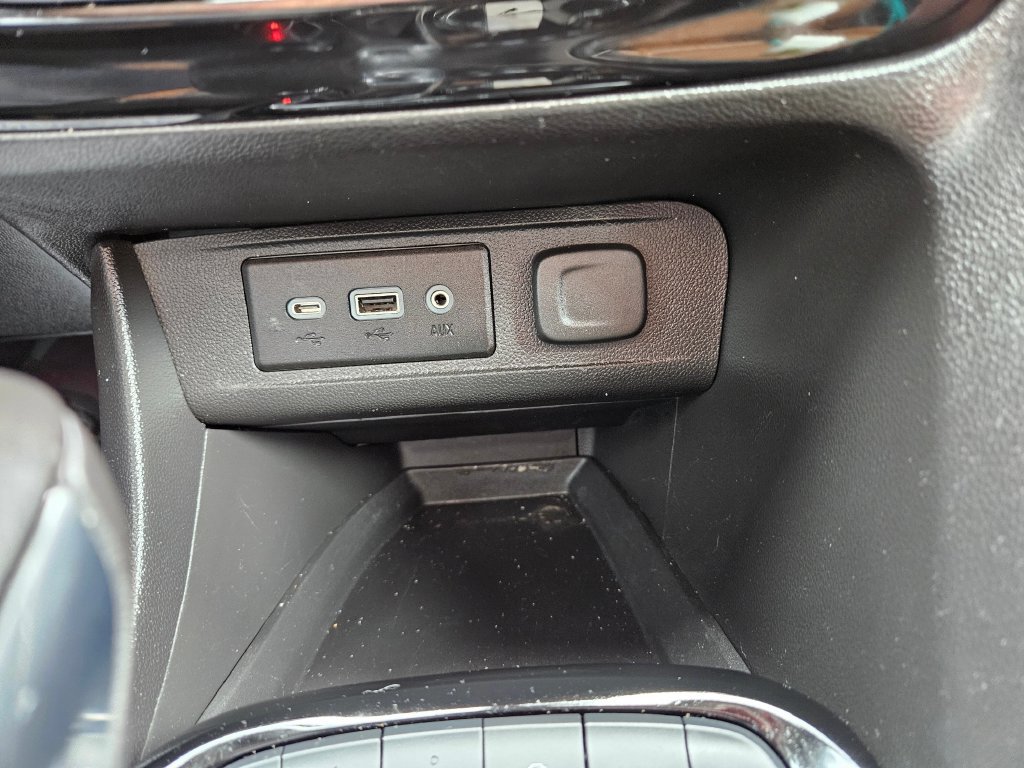 Used 2021 Buick Encore GX Essence AWD/4WD image 28
