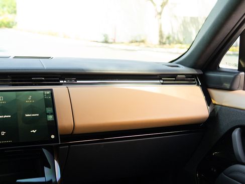 Used 2025 Land Rover Range Rover Sport Dynamic SE AWD/4WD image 46