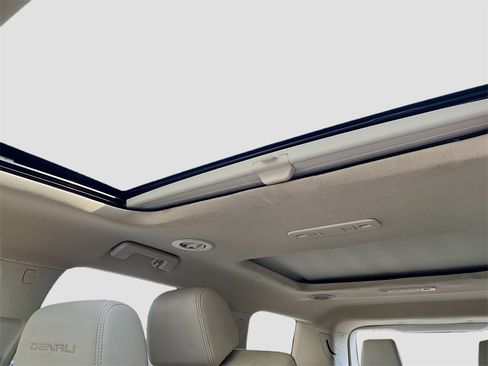 Used 2022 GMC Acadia Denali w/ Denali Ultimate Package image 23