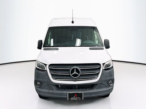 Used 2023 Mercedes-Benz Sprinter 144 Cargo image 2