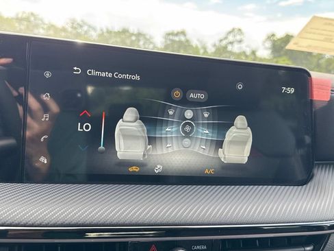 New 2025 Nissan Kicks SR image 23