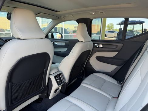 Used 2023 Volvo XC40 B4 Plus w/ Protection Package Premier FWD image 35