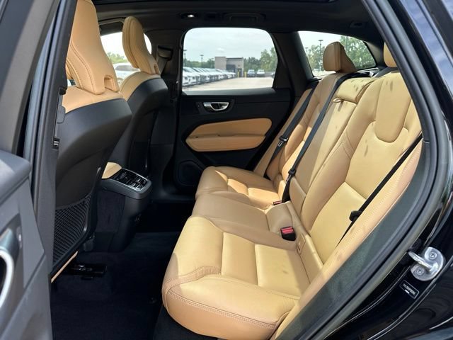 Certified 2023 Volvo XC60 B5 Ultimate w/ Climate Package AWD/4WD image 13