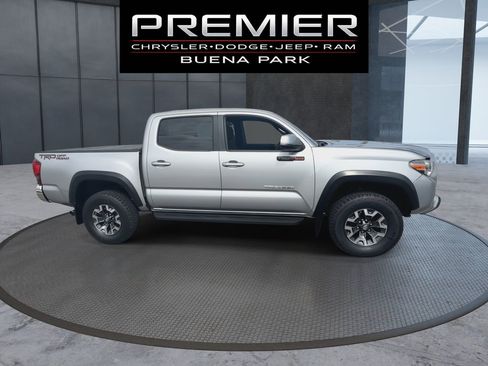 Used 2018 Toyota Tacoma TRD Off-Road RWD image 9