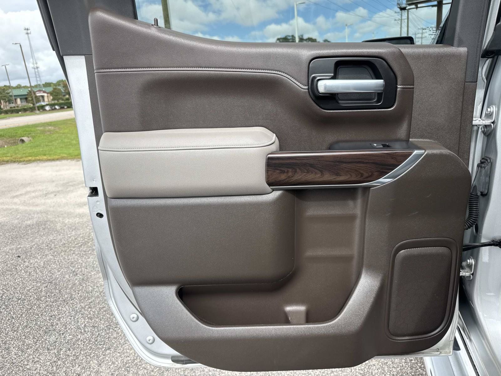 Used 2021 GMC Sierra 1500 SLT w/ SLT Premium Package AWD/4WD image 16