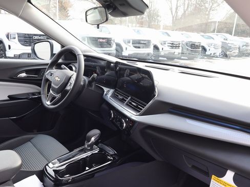 New 2026 Chevrolet Trax LT image 32